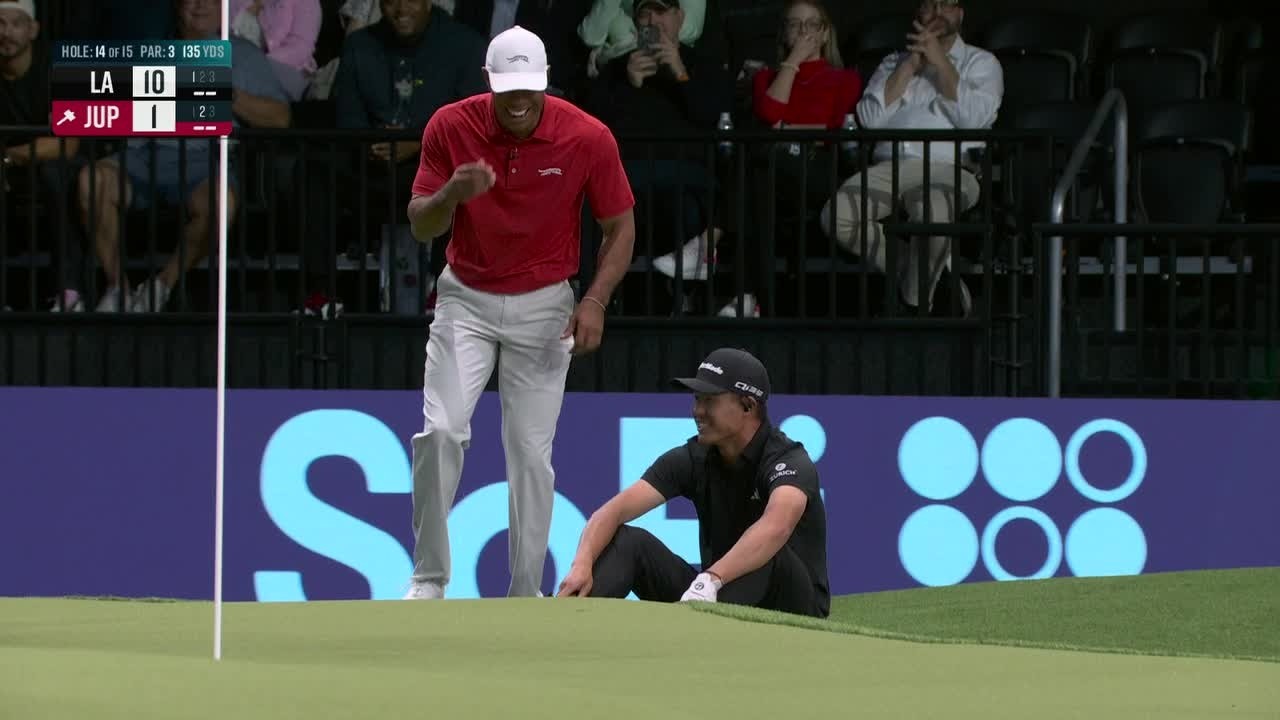 Tiger Woods can't contain his laughter as Kevin Kisner skulls it out of the bunker 😂