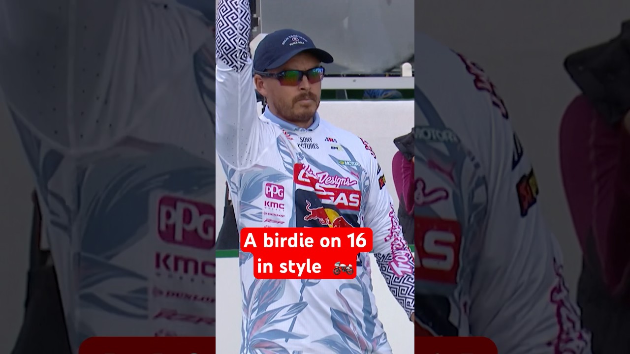 Rickie Fowler getting the people going 🗣️