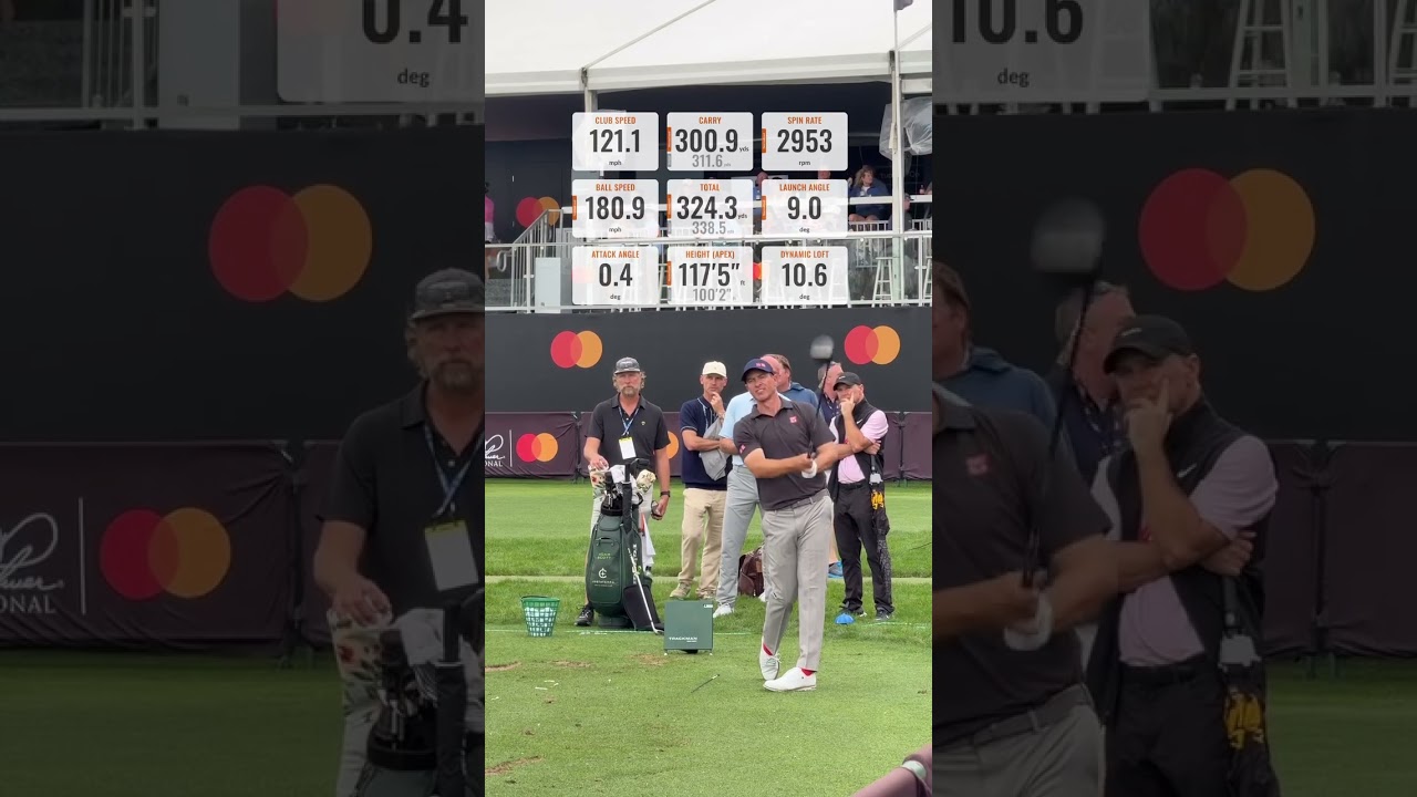 Adam Scott knows how to do a proper club twirl 😅