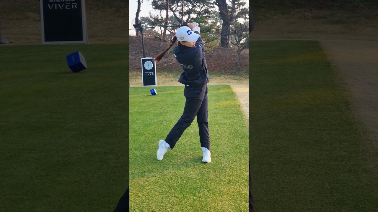 [유현주]프로 파워 넘치는 드라이버 스윙으로 몸 풀기..꾸준한 도전만으로도 충분히 스타 자격이.. #golf #골프스타 #골프 #골프스윙  #골프레슨 #퍼터 #golfswing