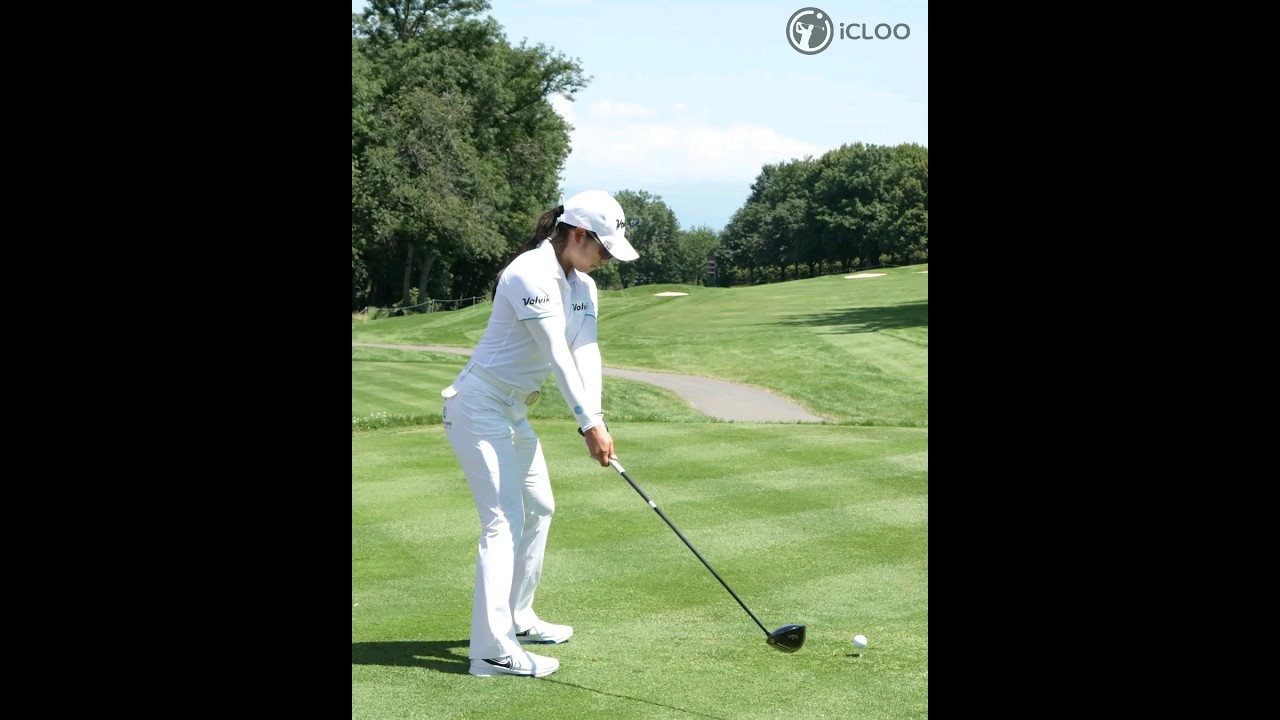 From the address to the finish, the head does not stop. She is Mihynag Lee.