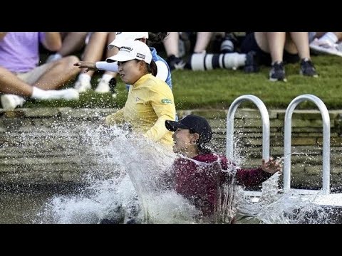 優勝者恒例の池飛び込み、西郷真央「１人で恥ずかしい」とマネジャーら３人と…ジャンボ尾崎の愛弟子[Azami]