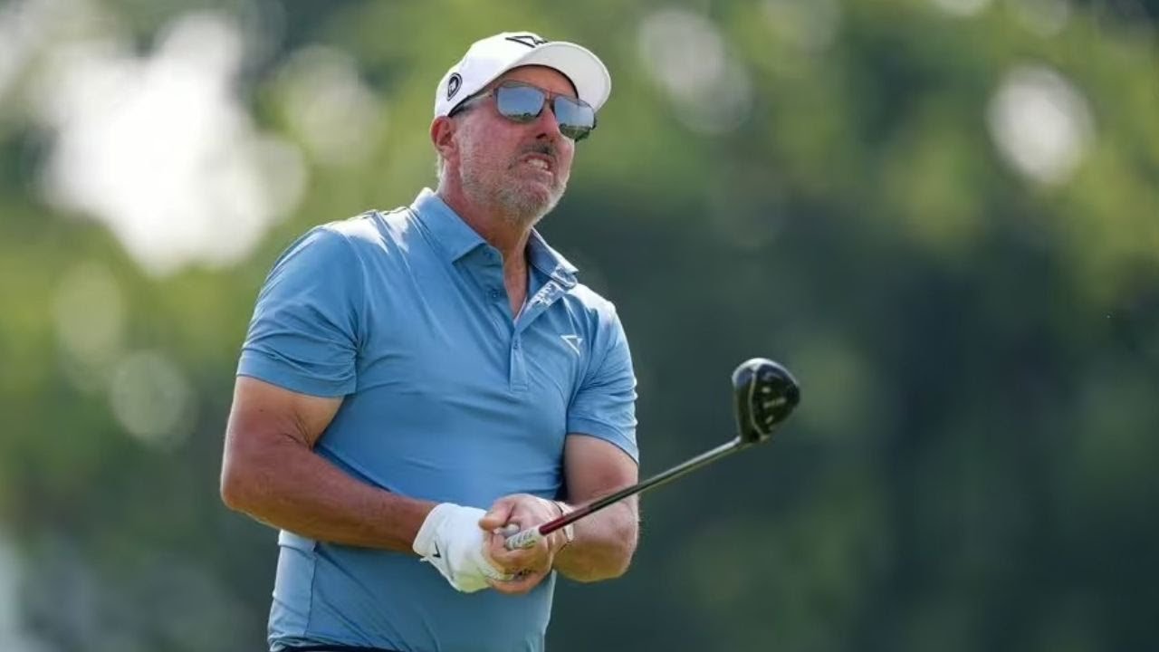 Phil Mickelson makes classy gesture following US Open heartbreak