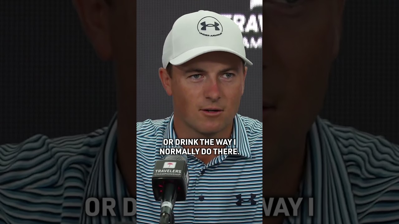 Jordan Spieth enjoyed himself at Buffalo Wild Wings with beers & wings after U.S. Open Sunday #golf