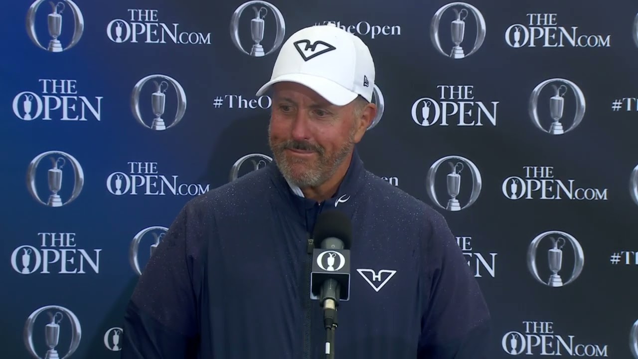 The magic shot of Phil Mickelson from the bunker