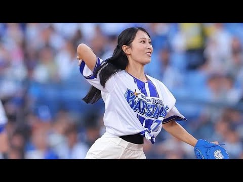 ⚾😍ミニスカ＆豪快足上げ‼鈴木愛佳子プロの“ハニカミ始球式”に球場熱狂💖