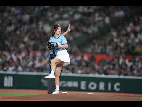 植手桃子がベルーナドーム始球式に登場！ミニスカ姿＆美脚ショットが話題【女子ゴルフ×野球】