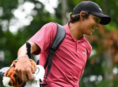 チャーリー・ウッズ、タイガー・ウッズの巣窟デビューは厳しいスタート😬 | 高校スターが新たな挑戦に挑む