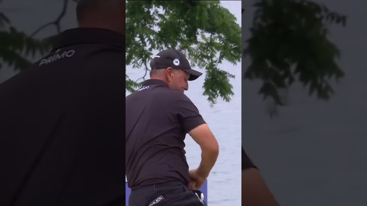 Was Phil Mickelson’s flop shot the best golf shot you’ve seen this year? 👀 #golf #LIVgolf