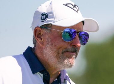 フィル・ミケルソンは、ライダーカップでギャビン・ニューサムを批判した後、彼に挑戦状を叩きつけた。