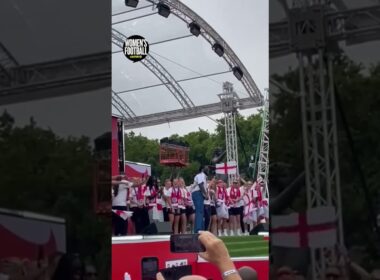 Lionesses Lift EUROs TROPHY At Victory PARADE In London 🦁🔥🏴󠁧󠁢󠁥󠁮󠁧󠁿