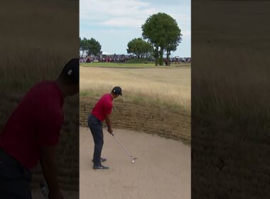 2018年カルヌースティで素晴らしいバンカーショットを決めたタイガー・ウッズ #golf #tigerwoods