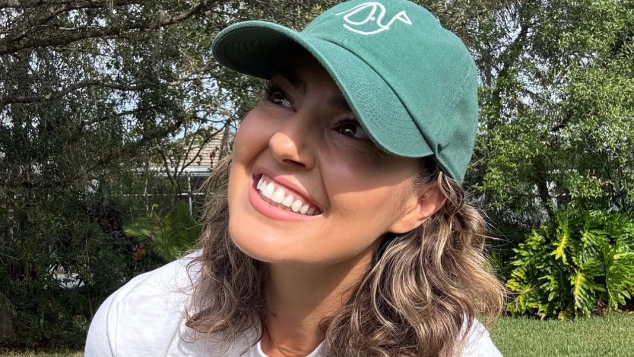 Amanda Balionis & Michelle Wie Take on the Hilarious ‘Hot Mess’ Challenge! 🤣Fans Can’t Stop Laughing